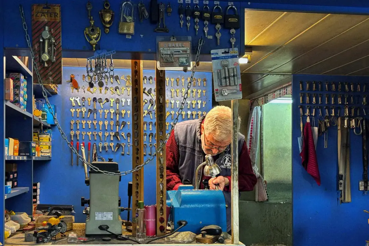Locksmith at work on a Laguna Niguel job